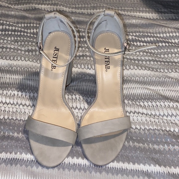 Light Greyish/beige heeled sandals NEW - Picture 2 of 4